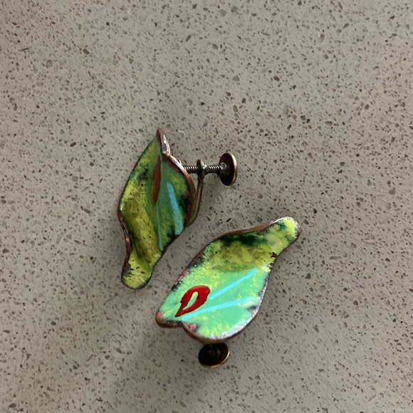 Vintage 1940’s-50’s Enamel on Copper Screw Back Earrings - Picture 6 of 14